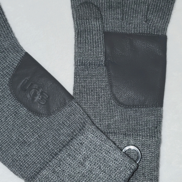 UGG Knit & Leather Touchscreen Tech Winter Gloves - Picture 4 of 4